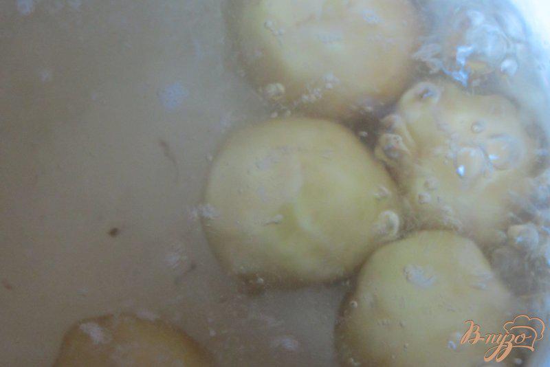 Фото приготовление рецепта: Картофель с кабачками под сметанным соусом. шаг №8