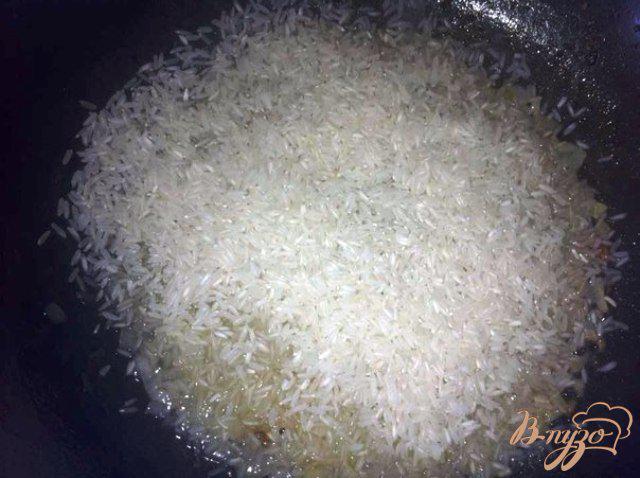 Фото приготовление рецепта: Рис с морепродуктами шаг №4