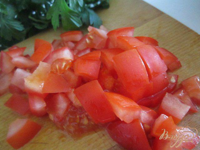 Фото приготовление рецепта: Омлет-болтанка с чечевицей и томатом шаг №2
