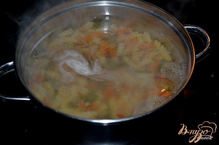 Фото приготовление рецепта: Салат куриный с миндалем шаг №2
