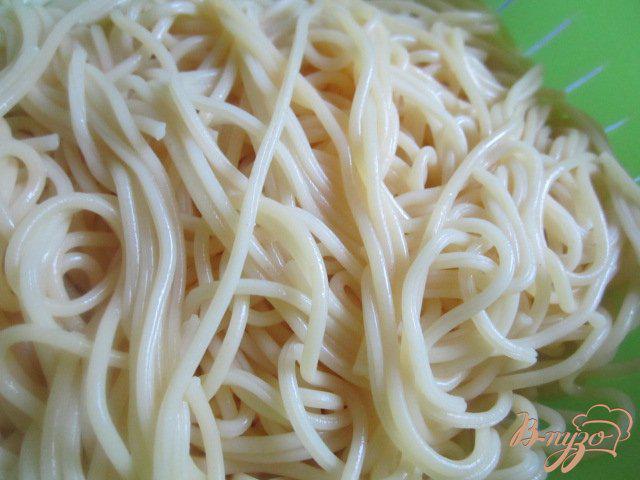 Фото приготовление рецепта: Спагетти с жареными шампиньонами и песто шаг №1