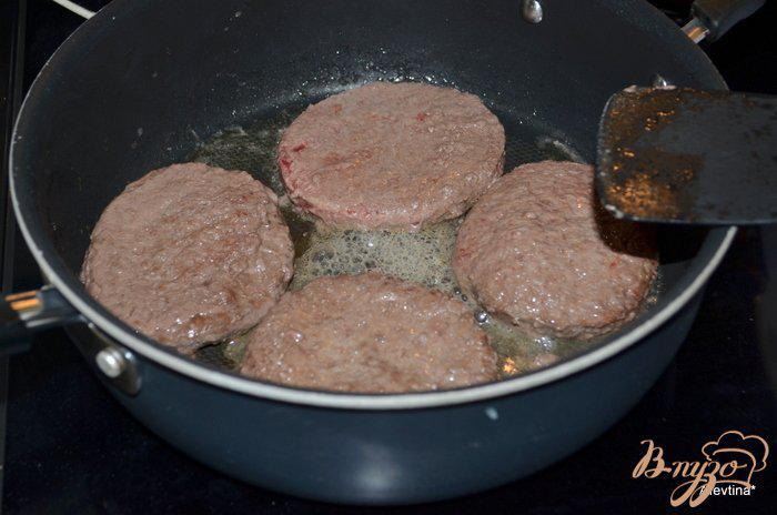 Фото приготовление рецепта: Салат из гамбургера шаг №1