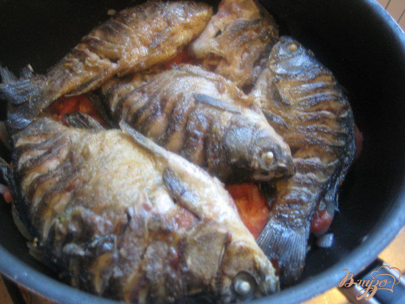 Фото приготовление рецепта: Рыба в помидорах шаг №8