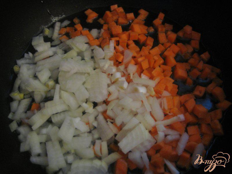 Фото приготовление рецепта: Рис с овощами шаг №2