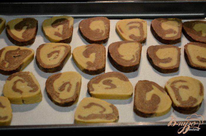 Фото приготовление рецепта: Печенье на коричневом сахаре шаг №6