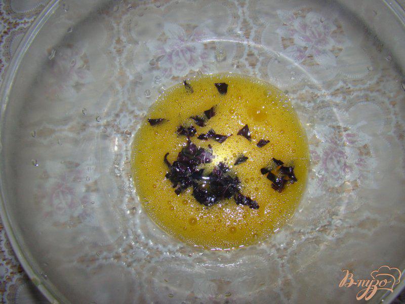 Фото приготовление рецепта: Оладьи из кабачков с базиликом шаг №3
