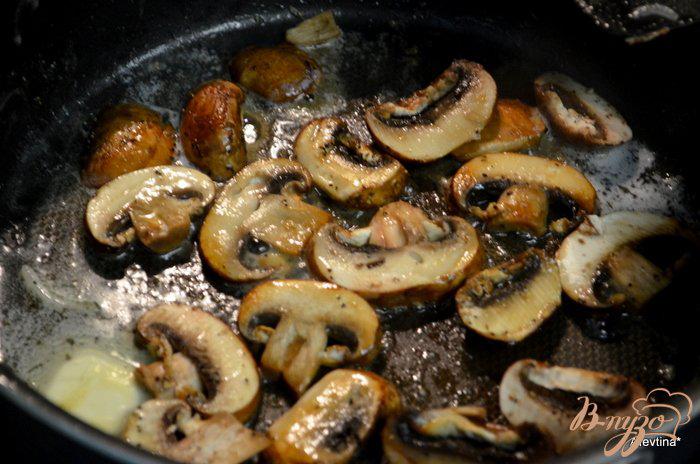 Фото приготовление рецепта: Говядина с грибами и луком шаг №4