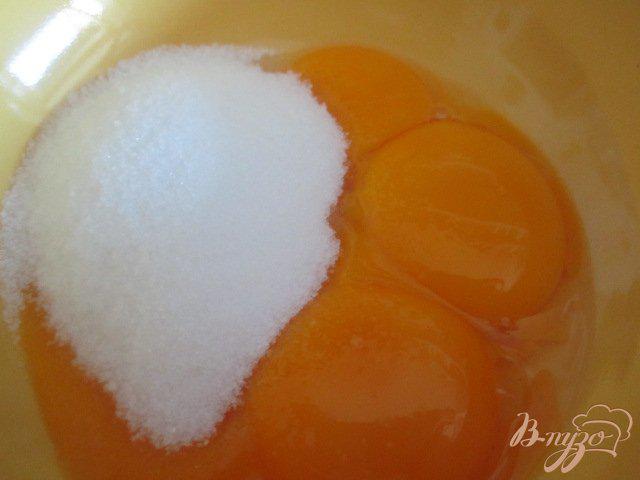Фото приготовление рецепта: Теплый десерт с яичным кремом шаг №1