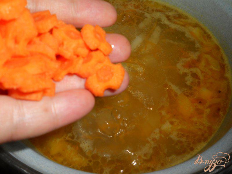 Фото приготовление рецепта: Суп с вермишелью и фрикадельками шаг №5