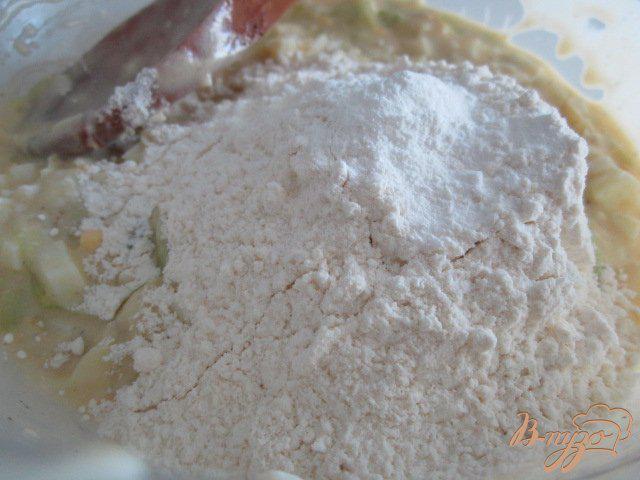 Фото приготовление рецепта: Яичные оладушки шаг №2