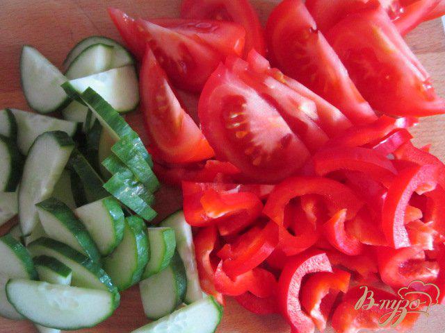 Фото приготовление рецепта: Шопский салат шаг №2