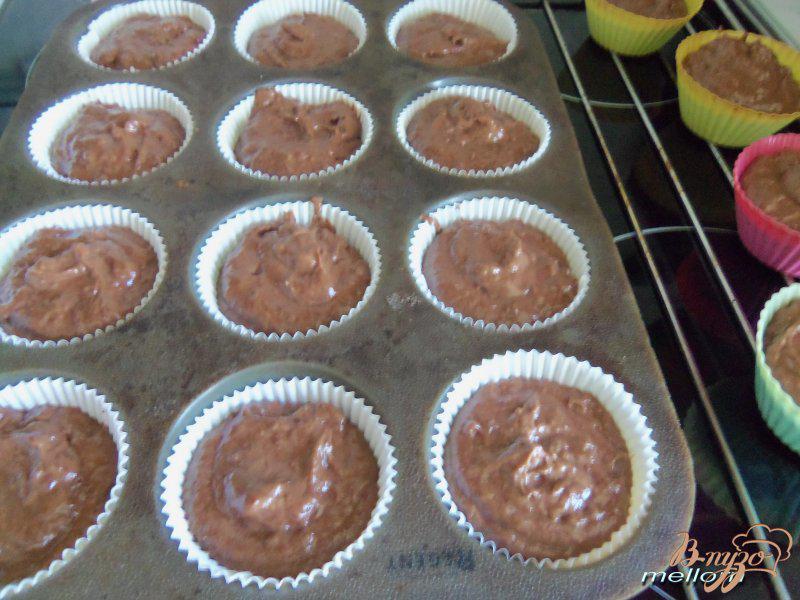 Фото приготовление рецепта: Маффины шоколадно-кофейные с финиками шаг №8