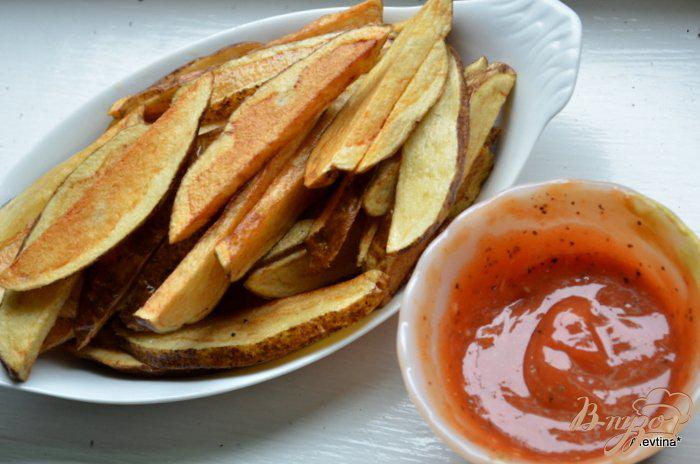 Фото приготовление рецепта: Картофель фри с пряным кетчупом шаг №3