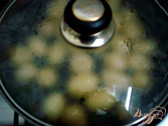 Фото приготовление рецепта: Молодой жареный картофель шаг №3