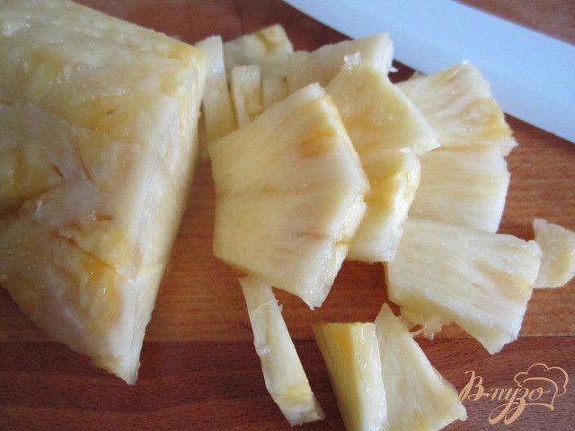 Фото приготовление рецепта: Творожный десерт с кусочками ананаса шаг №1