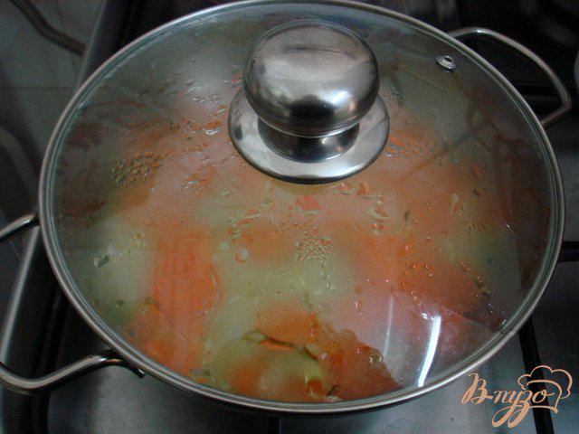 Фото приготовление рецепта: Грибной суп со сметаной шаг №4