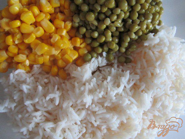 Фото приготовление рецепта: Яично-рисовый салат шаг №3