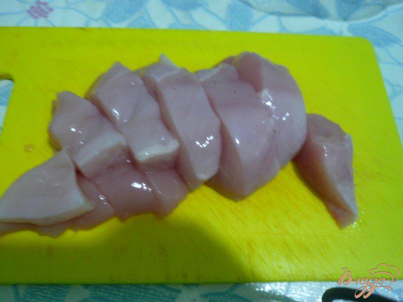 Фото приготовление рецепта: Куриная грудка с кабачком шаг №1