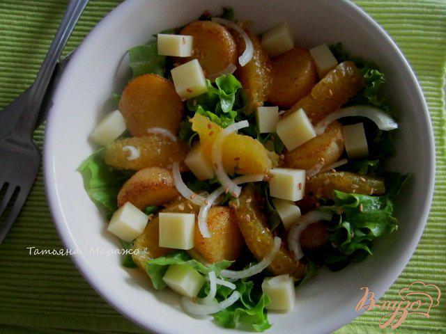 Фото приготовление рецепта: Салат с апельсином и кусочками поленты шаг №6