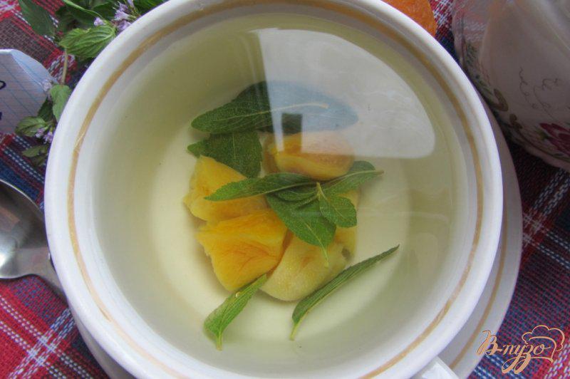 Фото приготовление рецепта: Мятный чай с курагой шаг №4