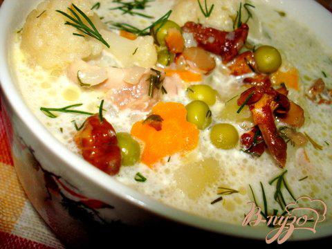 Фото приготовление рецепта: Суп с лисичками и горошком шаг №9