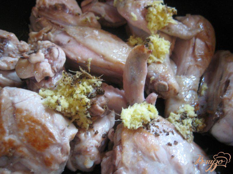 Фото приготовление рецепта: Тажин с курицей и грушами шаг №6
