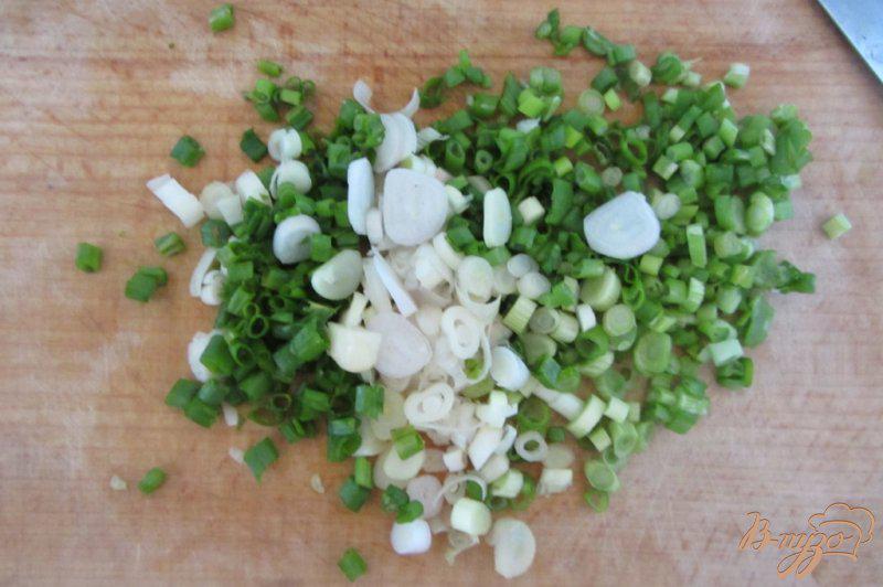 Фото приготовление рецепта: Замороженный зеленый лук шаг №1