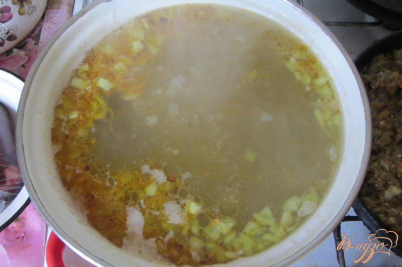 Фото приготовление рецепта: Макаронный суп с куриными сердечками шаг №6
