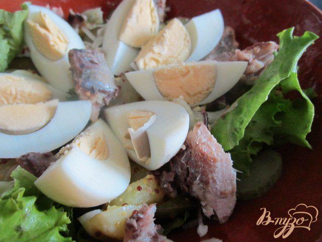 Фото приготовление рецепта: Салат с сардинами шаг №6