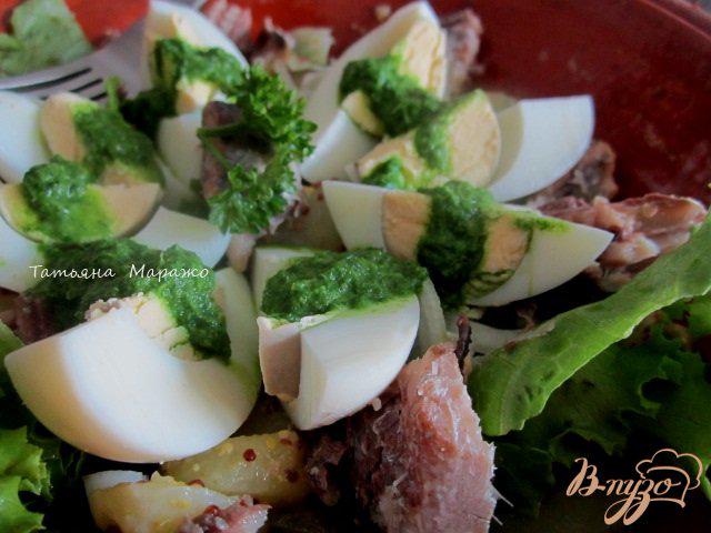Фото приготовление рецепта: Салат с сардинами шаг №7