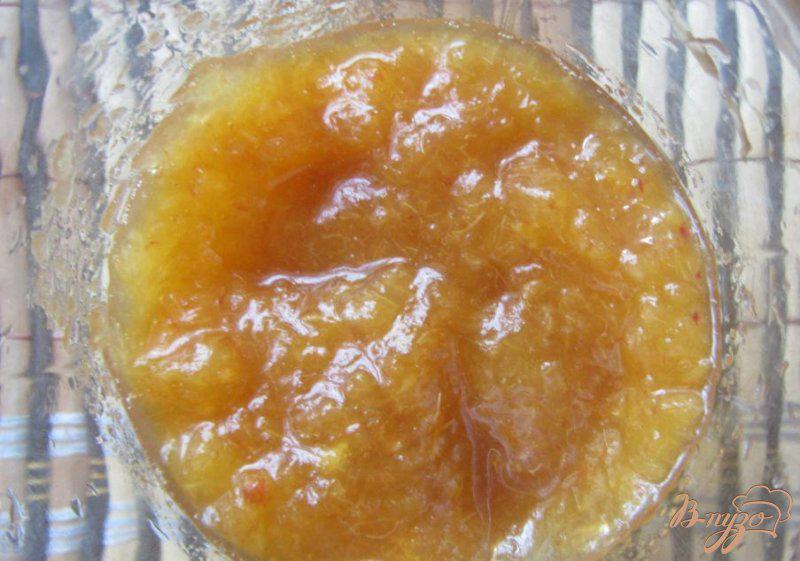 Фото приготовление рецепта: Cливово-персиковый десерт шаг №3