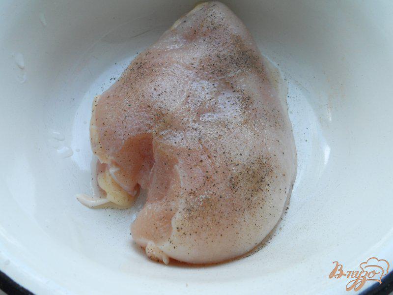 Фото приготовление рецепта: Куриное филе томленое в молоке шаг №1