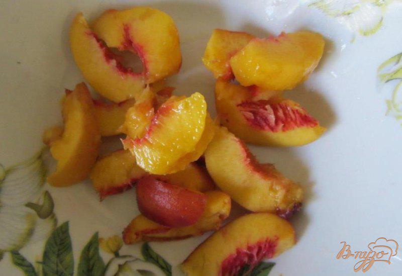 Фото приготовление рецепта: Яблочно-персиковый компот шаг №2