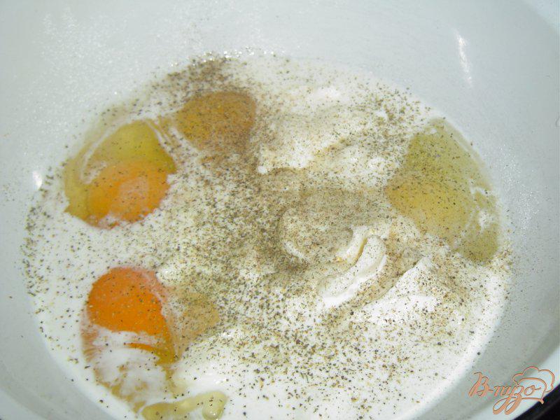 Фото приготовление рецепта: Киш с помидорами черри и мясными шариками шаг №7
