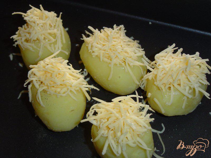 Фото приготовление рецепта: Запеченный картофель «Сюрприз» шаг №4