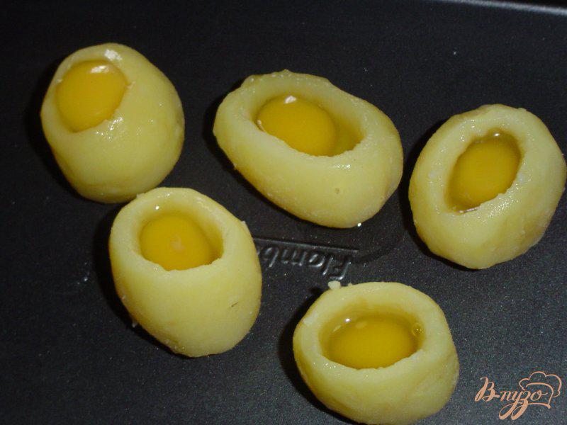 Фото приготовление рецепта: Запеченный картофель «Сюрприз» шаг №3