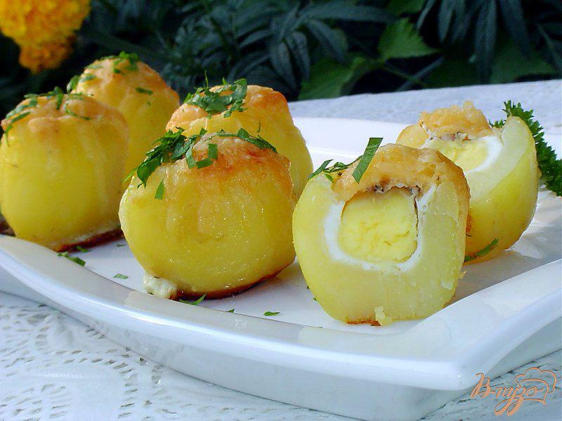 Фото приготовление рецепта: Запеченный картофель «Сюрприз» шаг №5