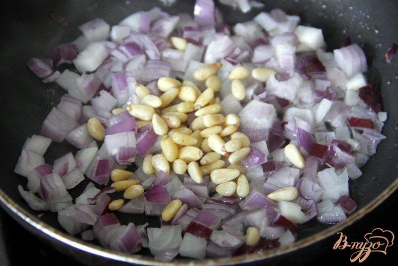 Фото приготовление рецепта: Закуска из баклажанов с кедровыми орешками шаг №3