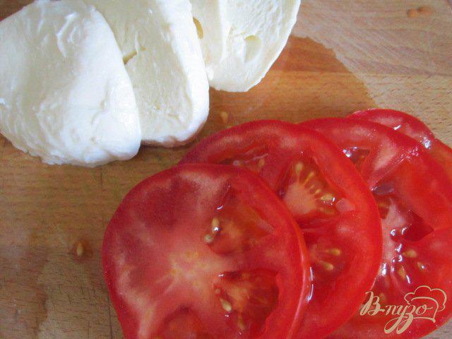 Фото приготовление рецепта: Омлет с томатами и моцареллой шаг №3