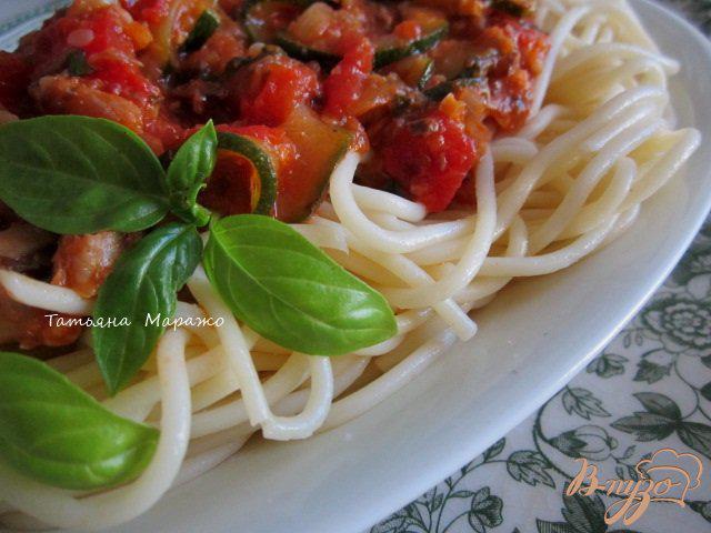Фото приготовление рецепта: Спагетти с соусом из цукини и сардин шаг №7