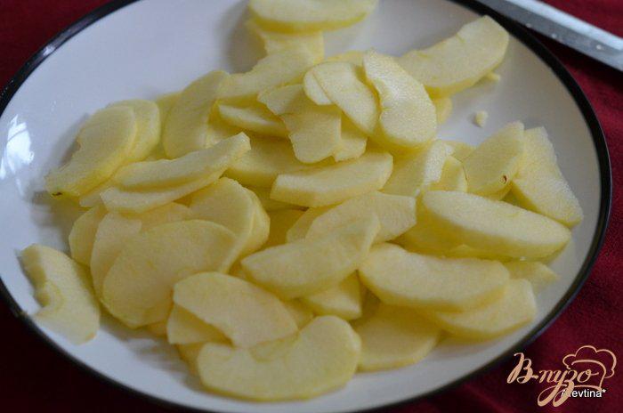 Фото приготовление рецепта: Перевернутый кекс с имбирным яблочным вкусом шаг №1