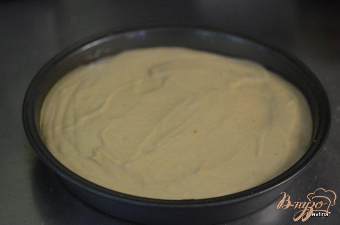 Фото приготовление рецепта: Перевернутый кекс с имбирным яблочным вкусом шаг №5