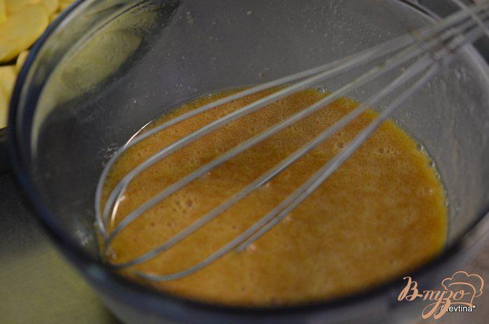 Фото приготовление рецепта: Перевернутый кекс с имбирным яблочным вкусом шаг №4