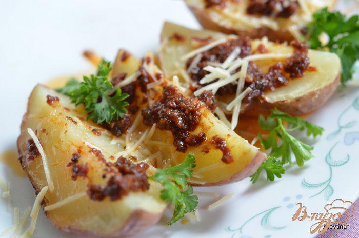 Фото приготовление рецепта: Картофель в заправке с вялеными помидорами шаг №3