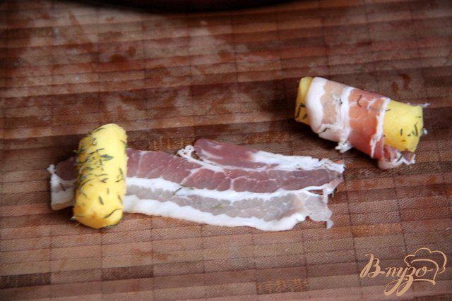 Фото приготовление рецепта: Запеченый картофель с беконом от Джейми шаг №4