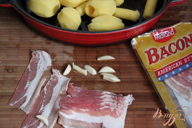 Фото приготовление рецепта: Запеченый картофель с беконом от Джейми шаг №2
