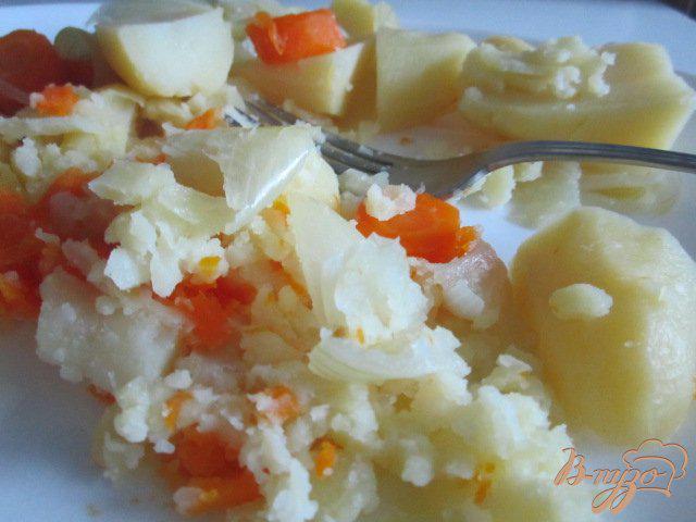 Фото приготовление рецепта: Давленый картофель с морковью и карри шаг №3