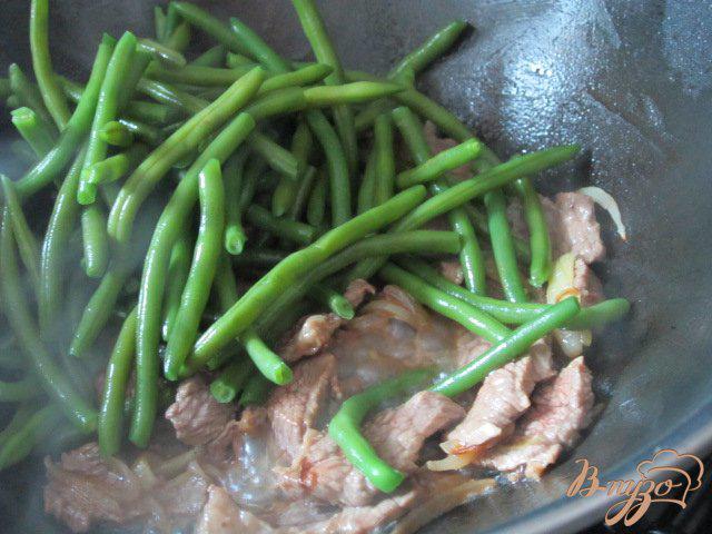 Фото приготовление рецепта: Салат с говядиной и зеленой фасолью шаг №3