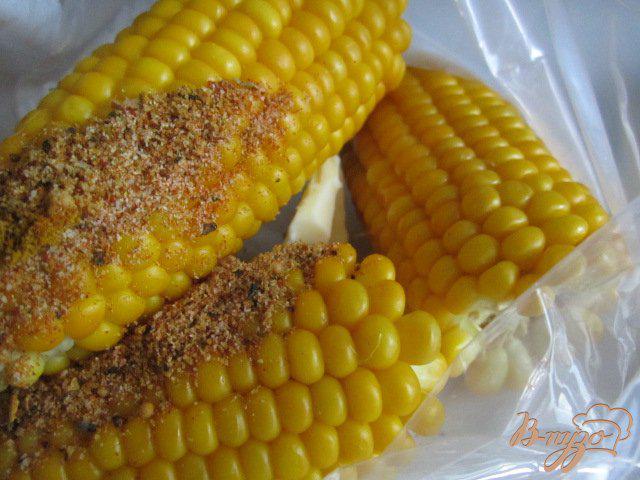 Фото приготовление рецепта: Пикантная кукуруза с имбирем и сыром шаг №2