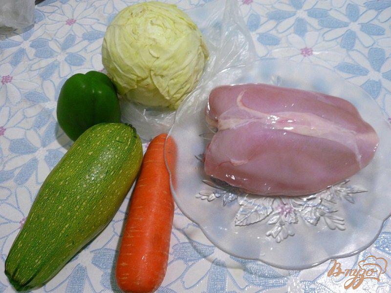 Фото приготовление рецепта: Суп с капустой и кабачком шаг №1